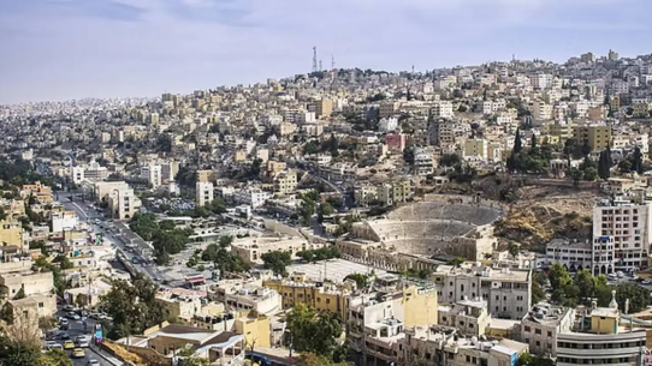 حالة الطقس في الأردن: أجواء حارة نسبياً الأحد وانخفاض ملموس الاثنين مع أمطار